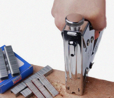 傳統木工鋸就別用了,現在流行高科技的五金工具,一件更比三件強