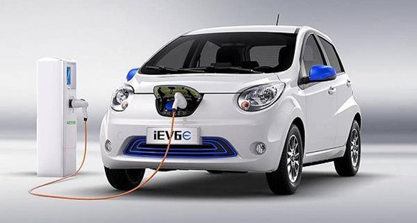 不懼補(bǔ)貼新政，綜合續(xù)航超300公里的微型電動(dòng)車強(qiáng)勢來襲